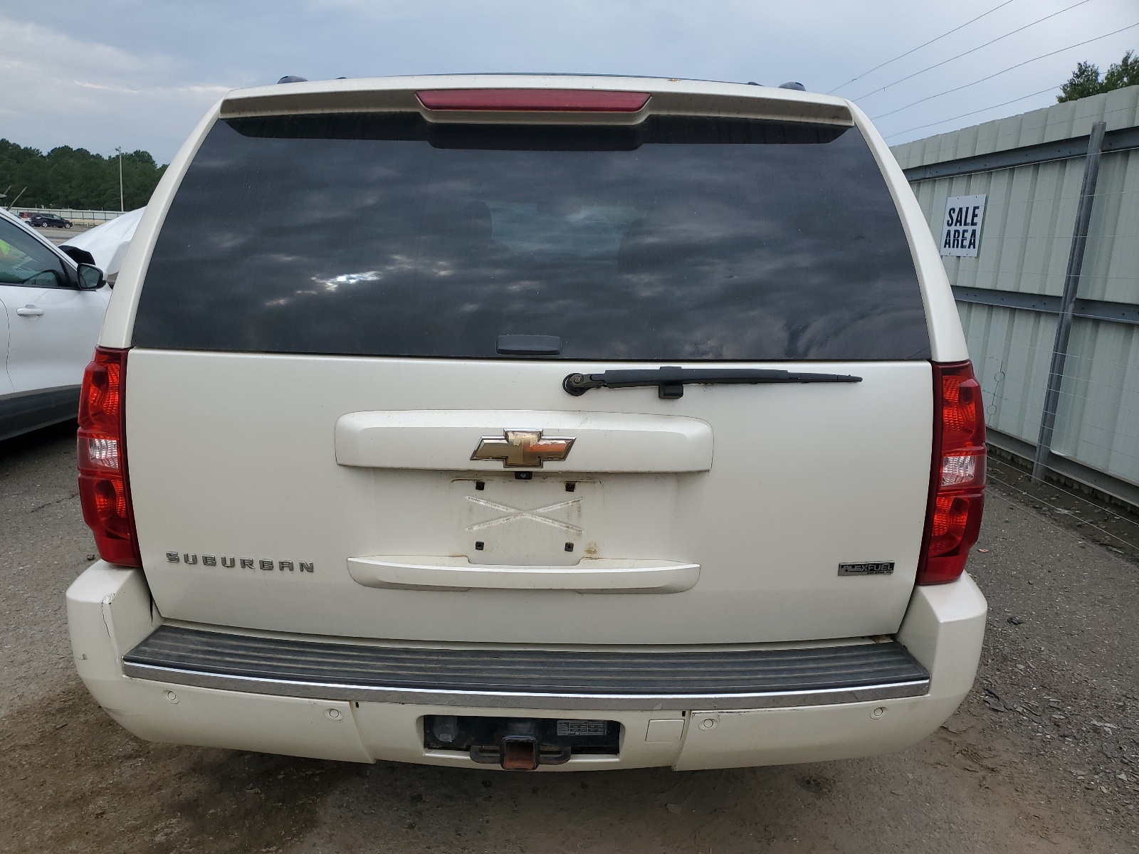 1GNSCKE09BR335929 2011 Chevrolet Suburban C1500 Ltz