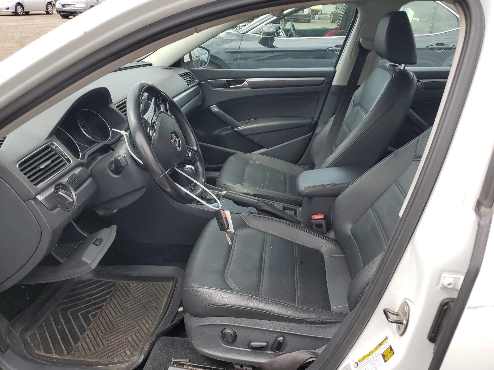 1VWDT7A36HC082687 2017 Volkswagen Passat R-Line