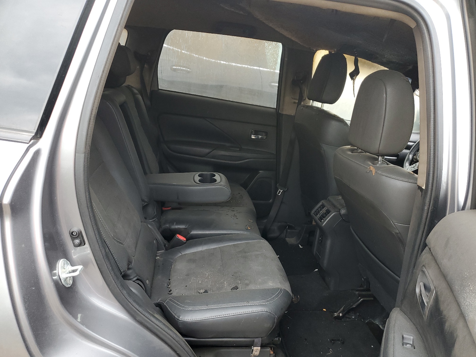 JA4AD3A3XKZ044986 2019 Mitsubishi Outlander Se