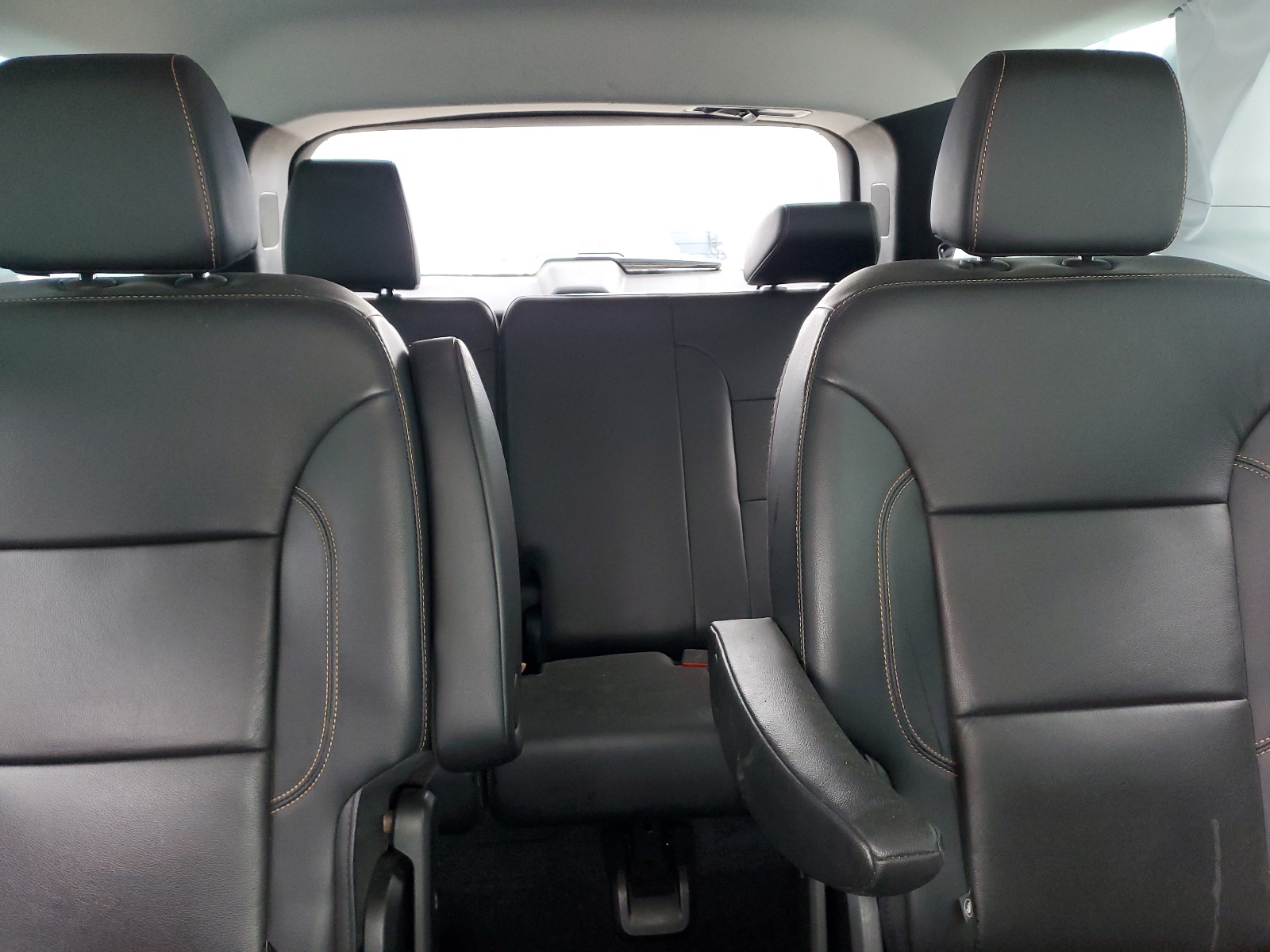 1GNERHKW4KJ310068 2019 Chevrolet Traverse Lt