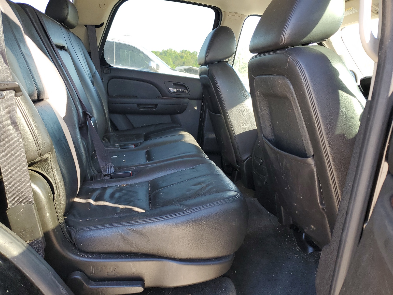 1GNMCBE33AR198228 2010 Chevrolet Tahoe C1500 Lt