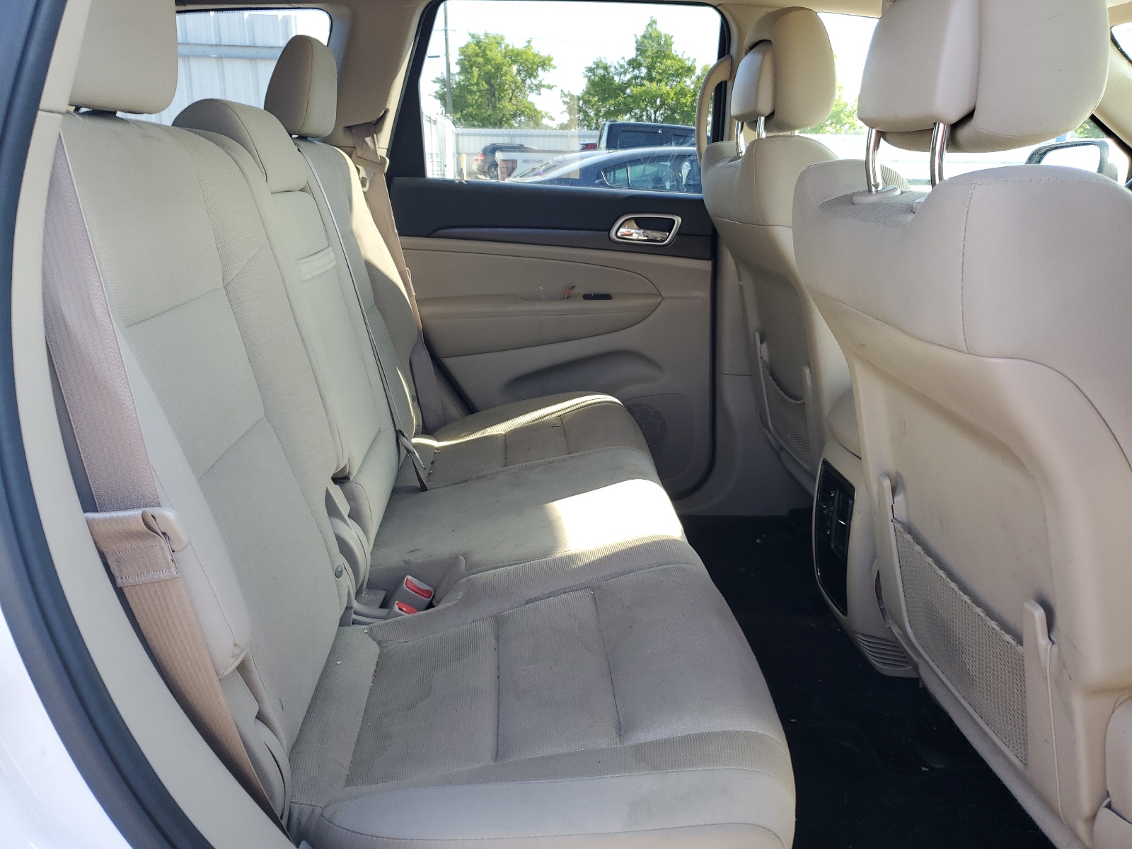 1C4RJFAGXHC682916 2017 Jeep Grand Cherokee Laredo