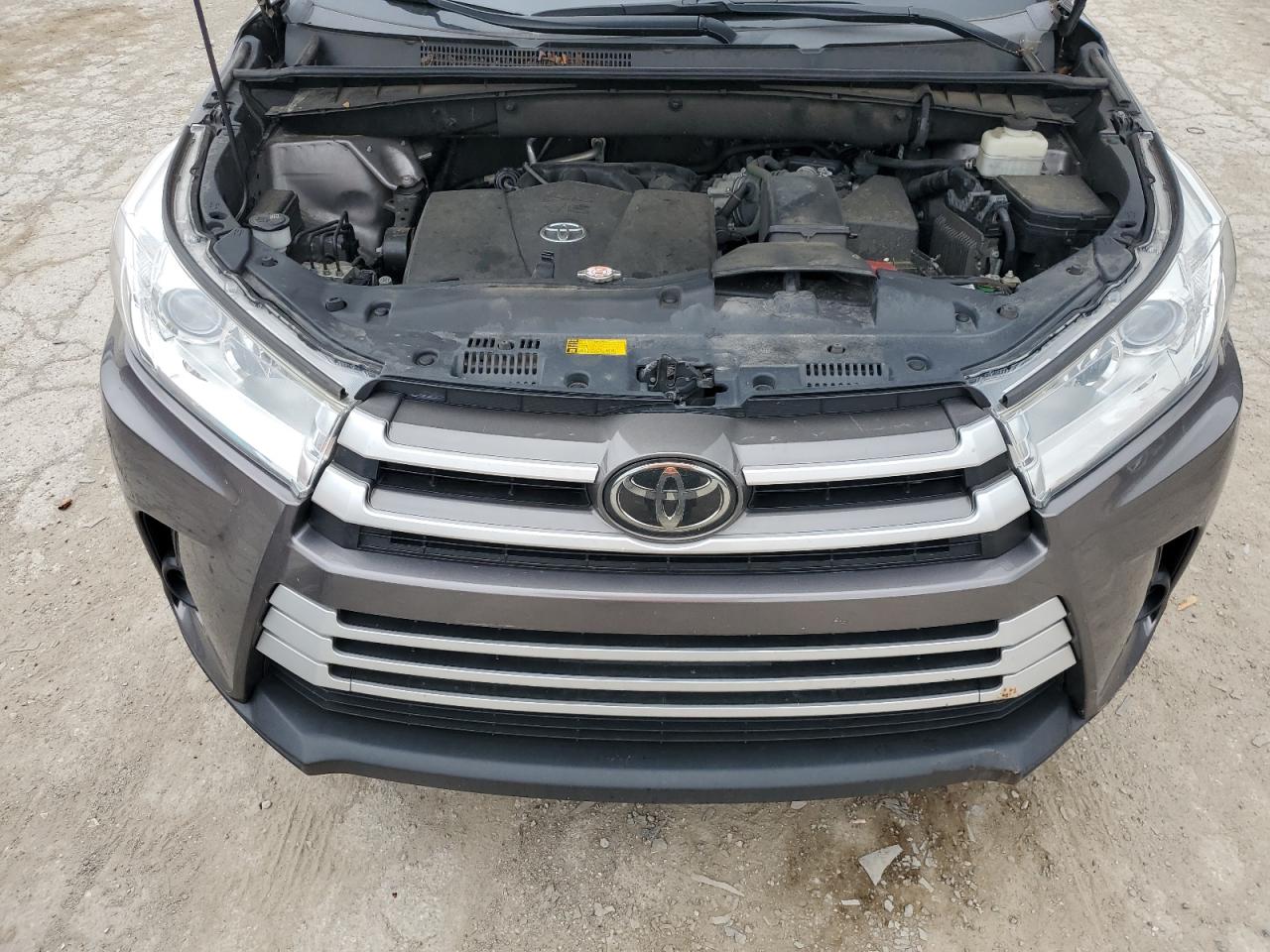 5TDBZRFH3KS924142 2019 Toyota Highlander Le