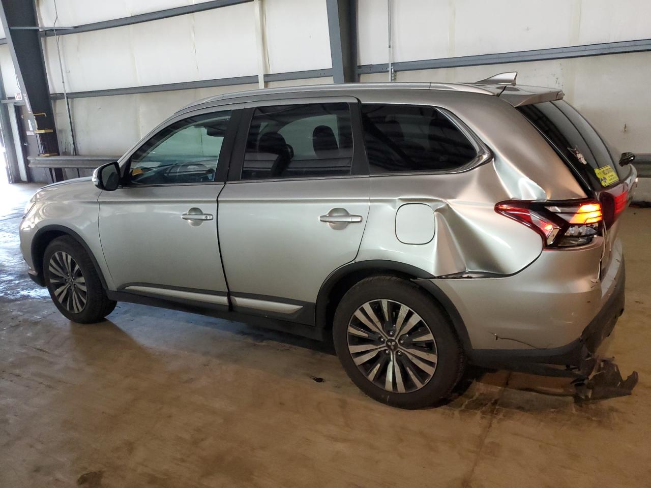 JA4AZ3A33LZ018846 2020 MITSUBISHI OUTLANDER - Image 2