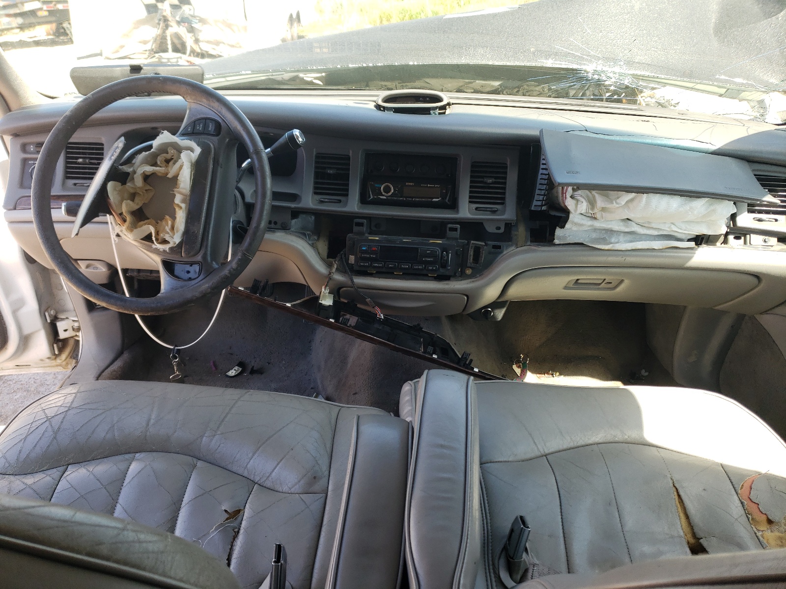 1LNLM81W2VY724795 1997 Lincoln Town Car Executive