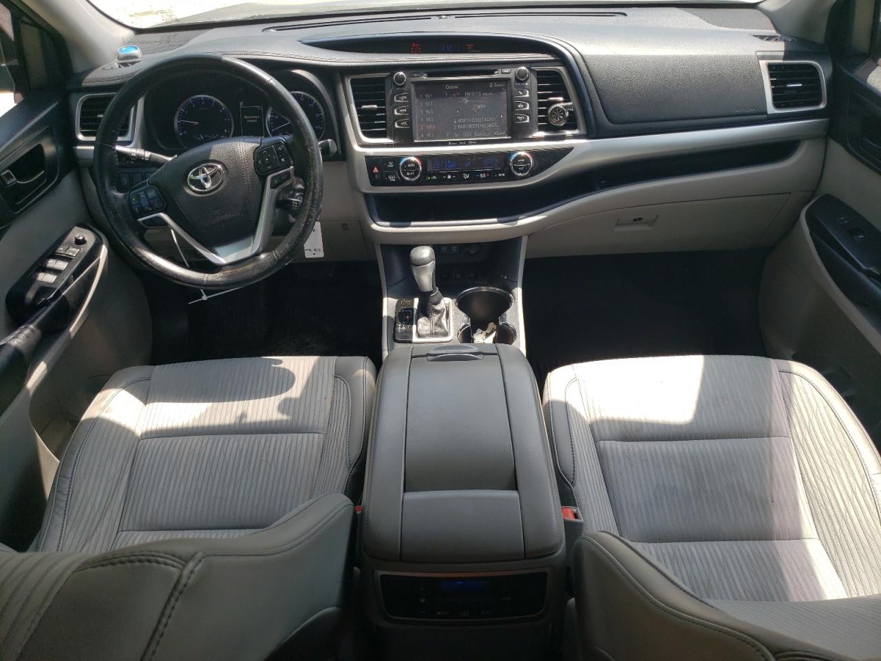 2017 Toyota Highlander Le VIN: 5TDBZRFH4HS457922 Lot: 55369854