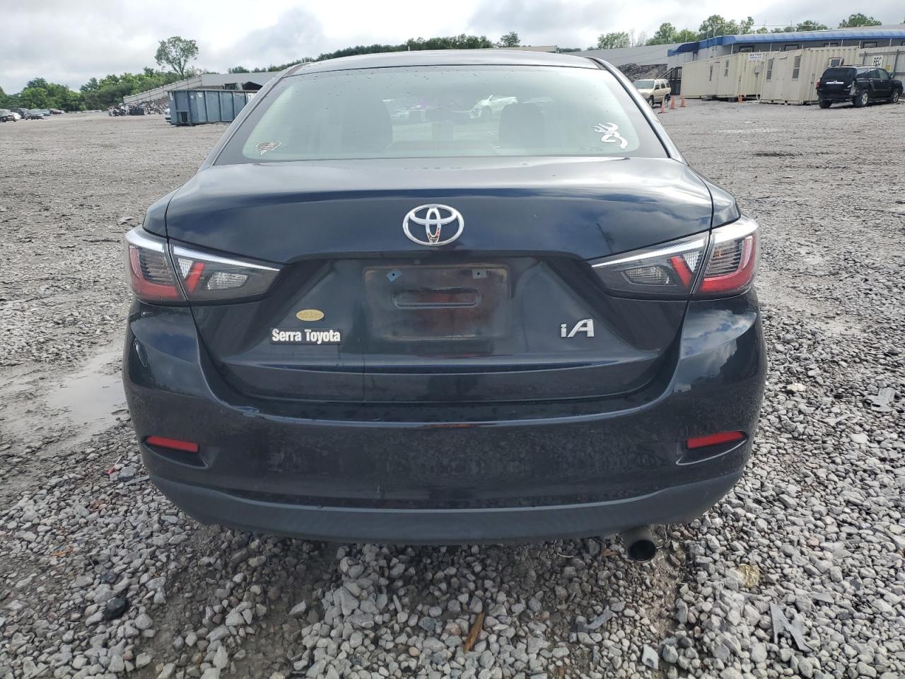 3MYDLBYV3JY320460 2018 Toyota Yaris Ia