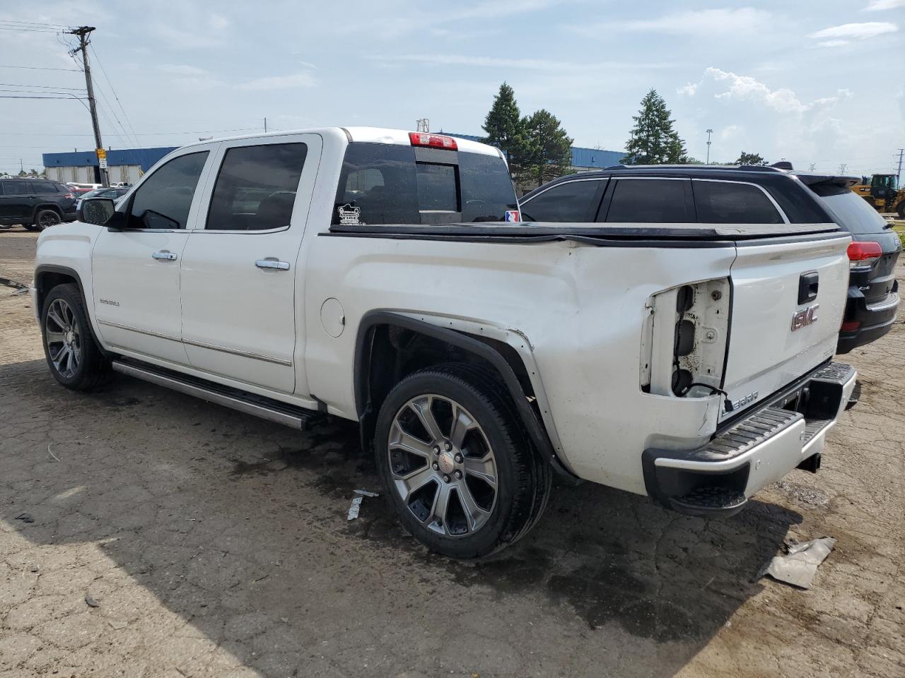 2016 GMC Sierra - Image 2
