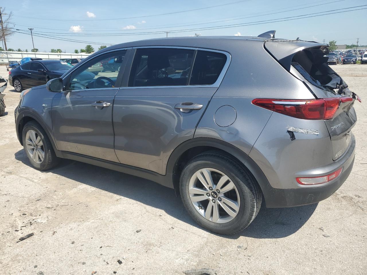 VIN KNDPMCAC8H7065033 2017 KIA SPORTAGE no.2