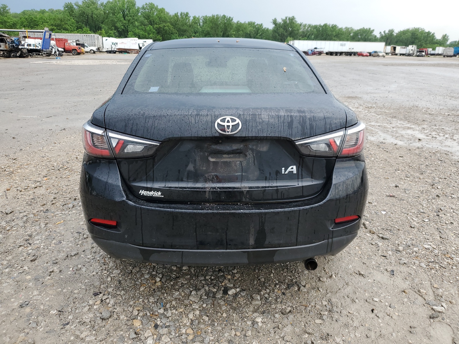 3MYDLBYV4JY318944 2018 Toyota Yaris Ia