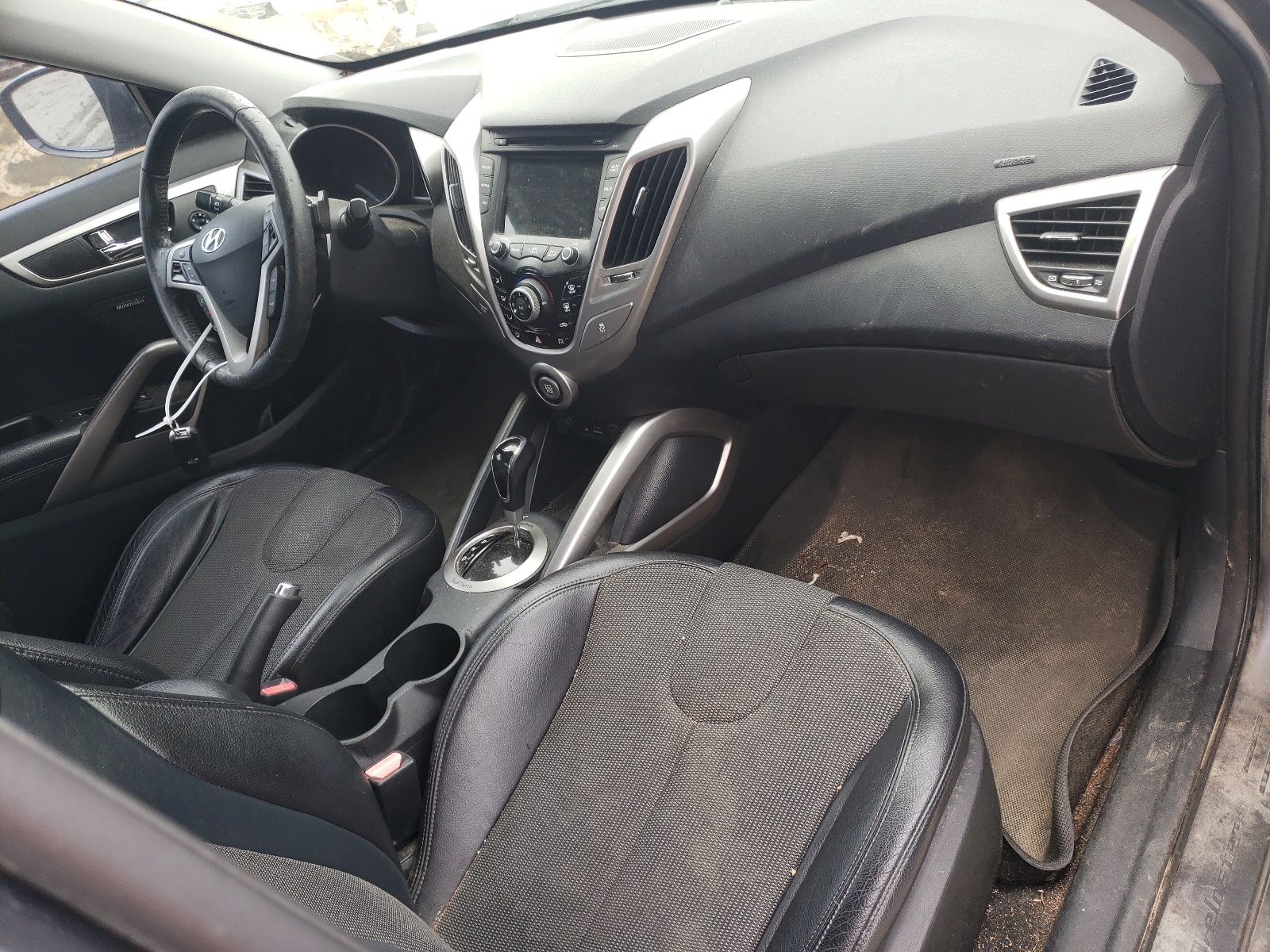 KMHTC6ADXCU056058 2012 Hyundai Veloster