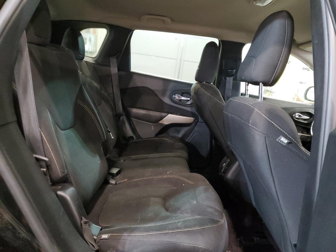 2017 Jeep Cherokee Latitude VIN: 1C4PJLCB4HW616870 Lot: 52565724