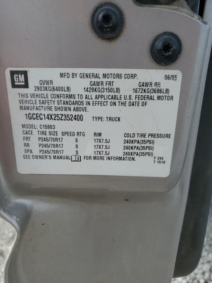 2005 Chevrolet Silverado - Image 12