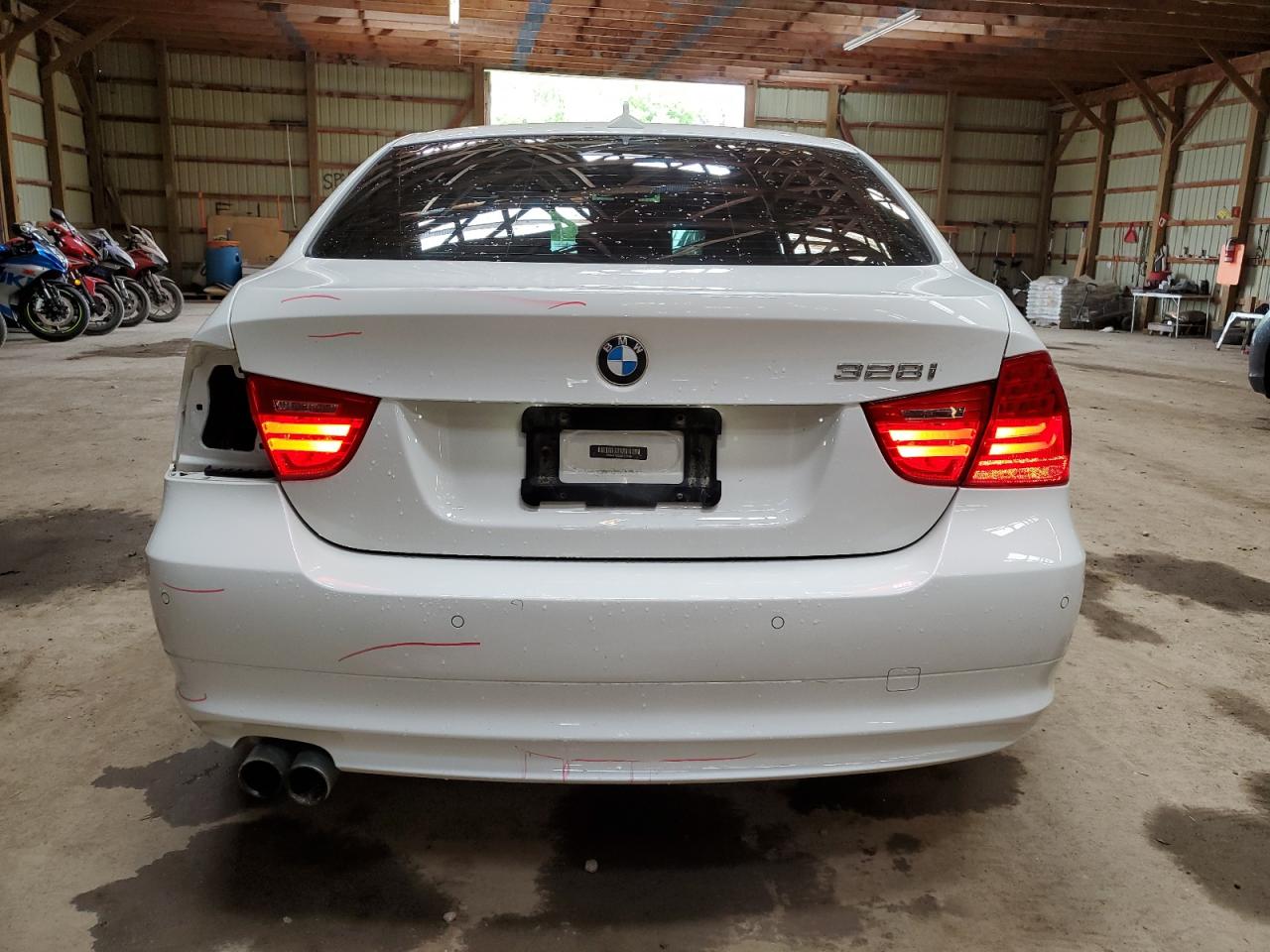 WBAPK7C50BA773036 2011 BMW 328 Xi