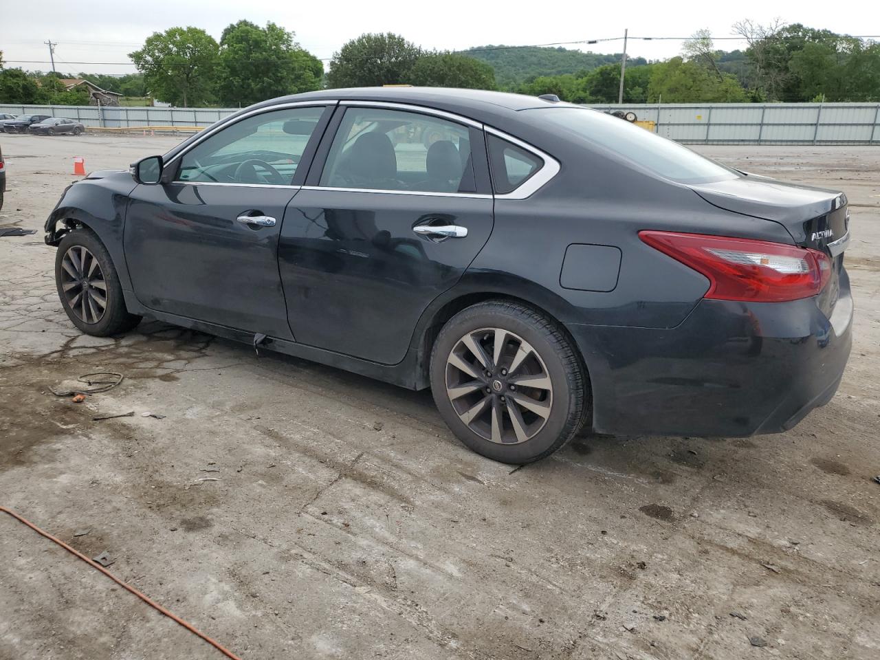 1N4AL3AP3JC100575 2018 NISSAN ALTIMA - Image 2