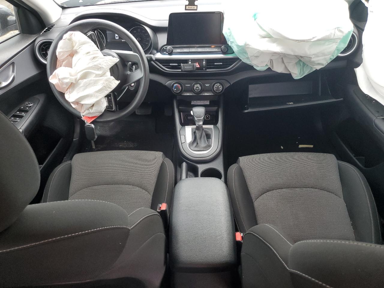 2022 Kia Forte - Image 8