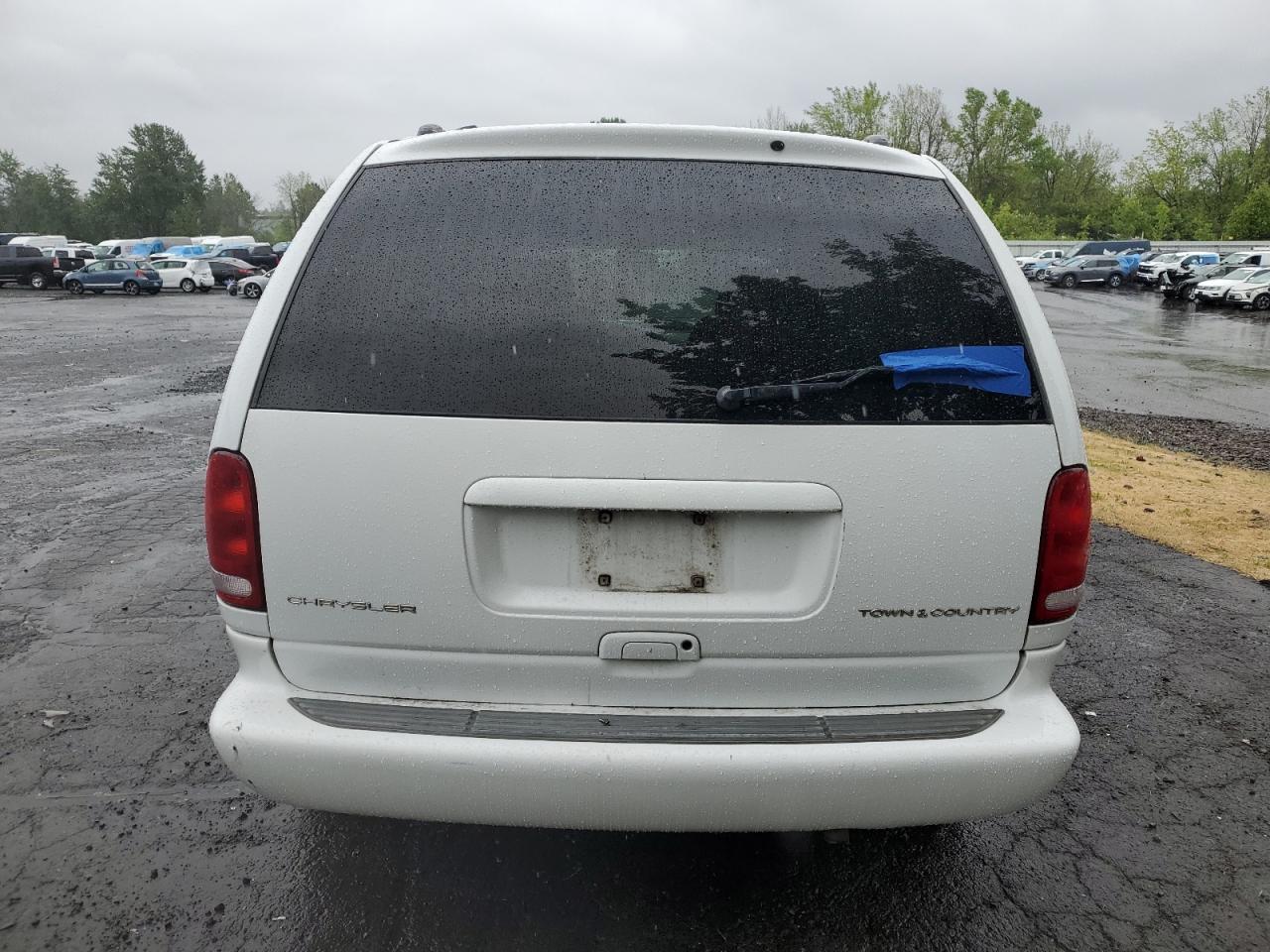 2000 Chrysler Town & Country Lx VIN: 1C4GP44G6YB744324 Lot: 56021624