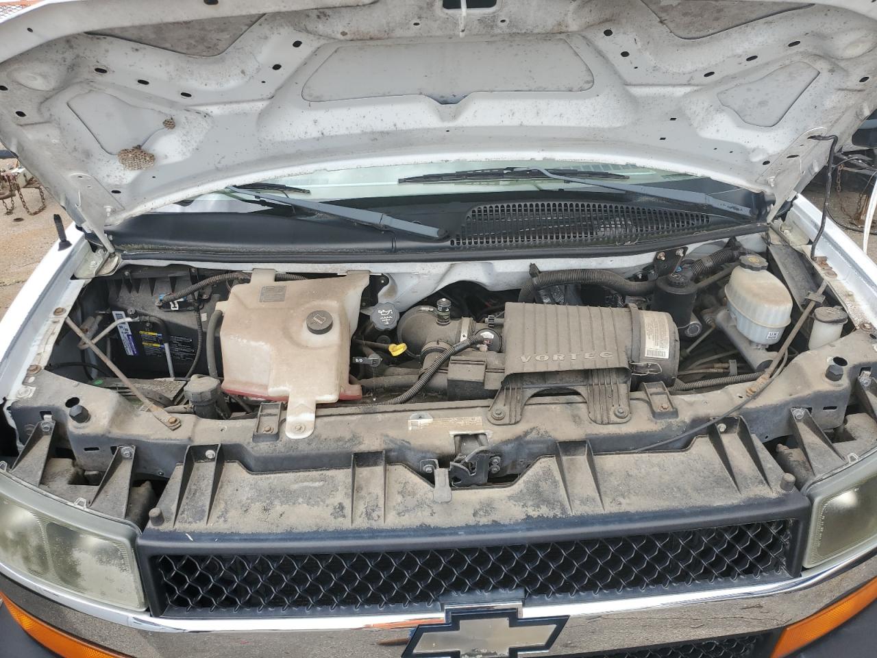 2004 Chevrolet Express G3500 VIN: 1GBJG31U741228732 Lot: 52805254