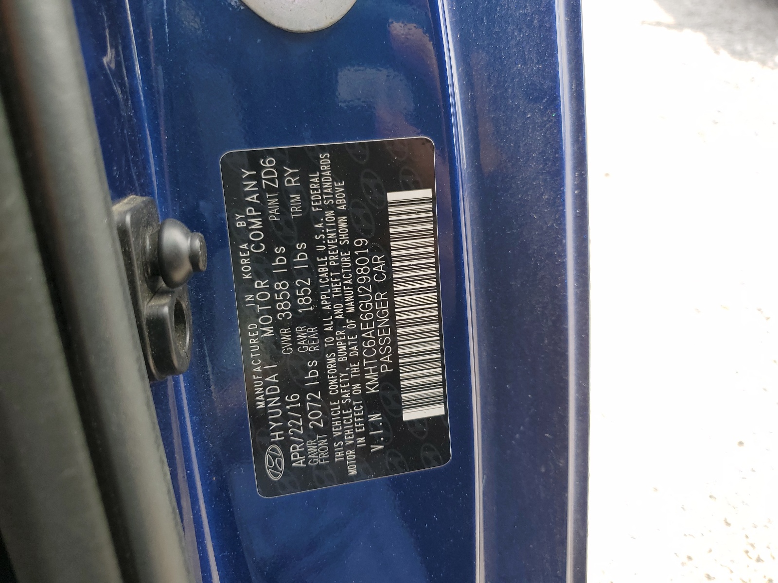 KMHTC6AE6GU298019 2016 Hyundai Veloster Turbo