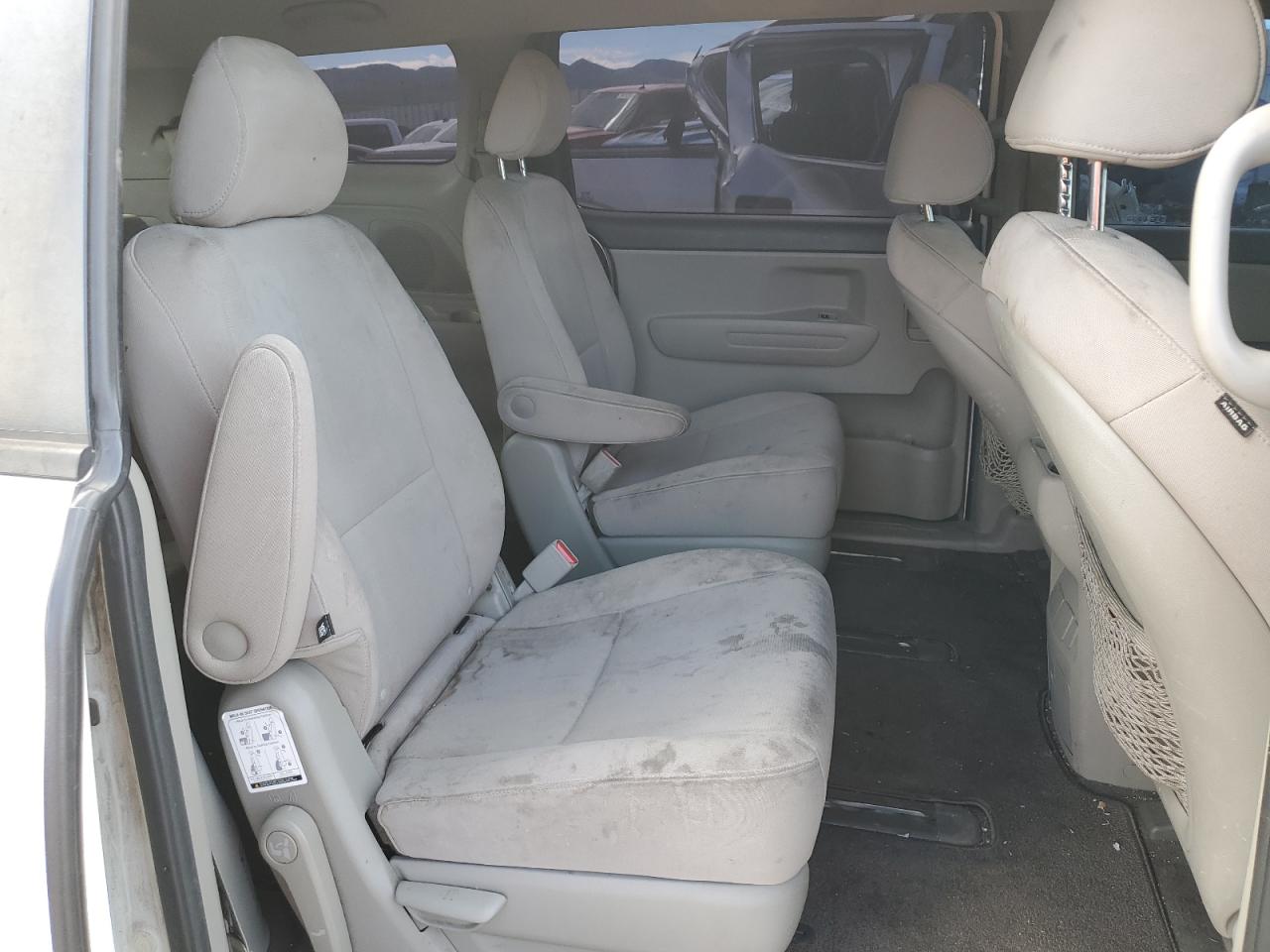2015 Kia Sedona - Image 11