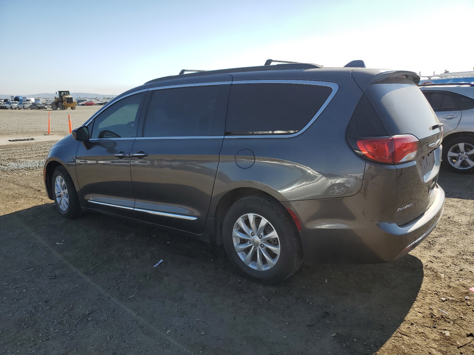 2017 Chrysler Pacifica Touring L vin: 2C4RC1BG7HR540557