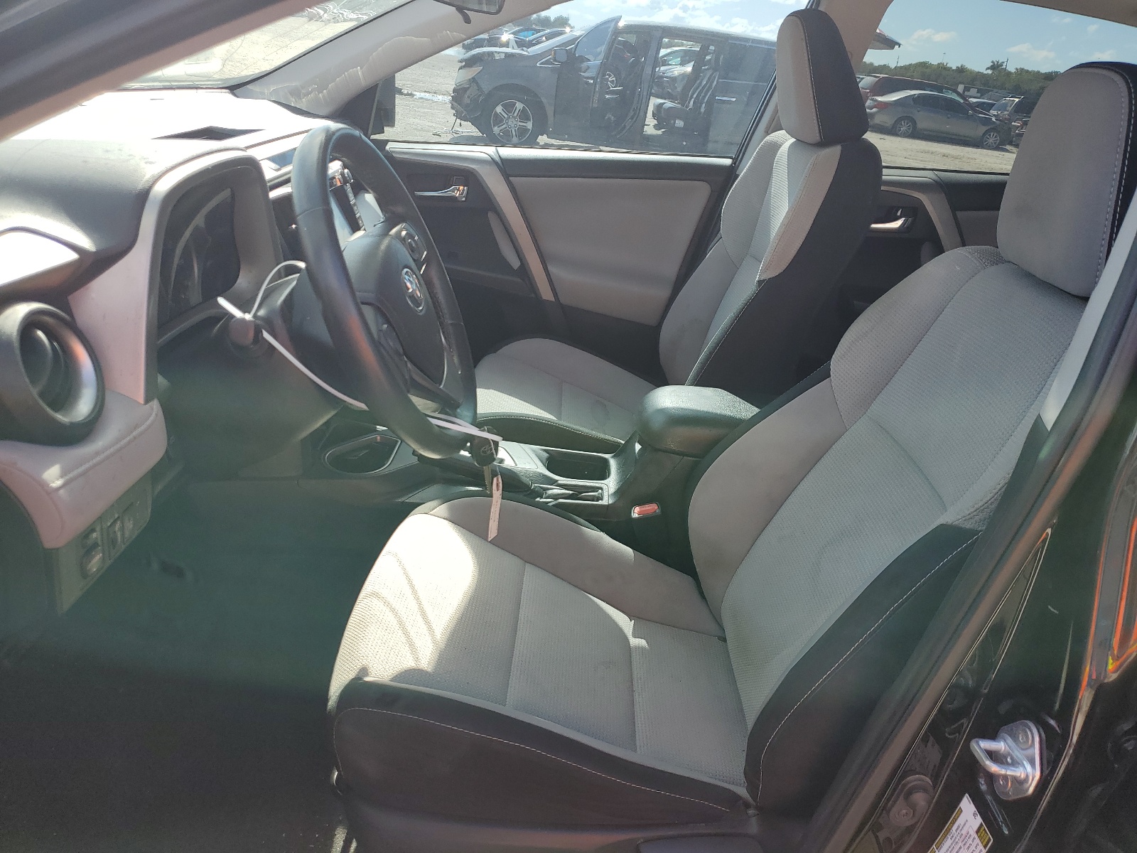 2T3WFREVXHW347859 2017 Toyota Rav4 Xle