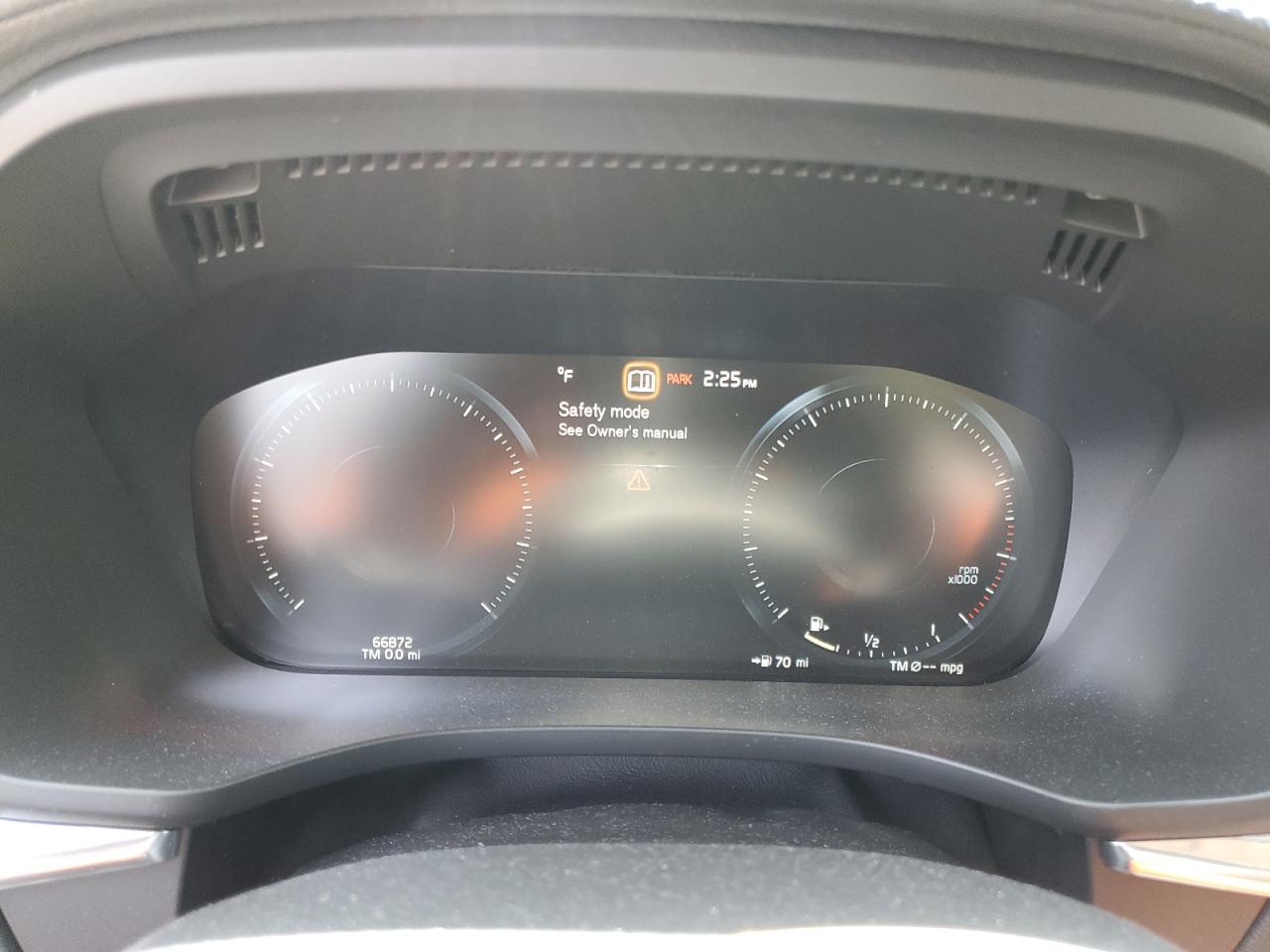 2018 Volvo XC60 - Image 9