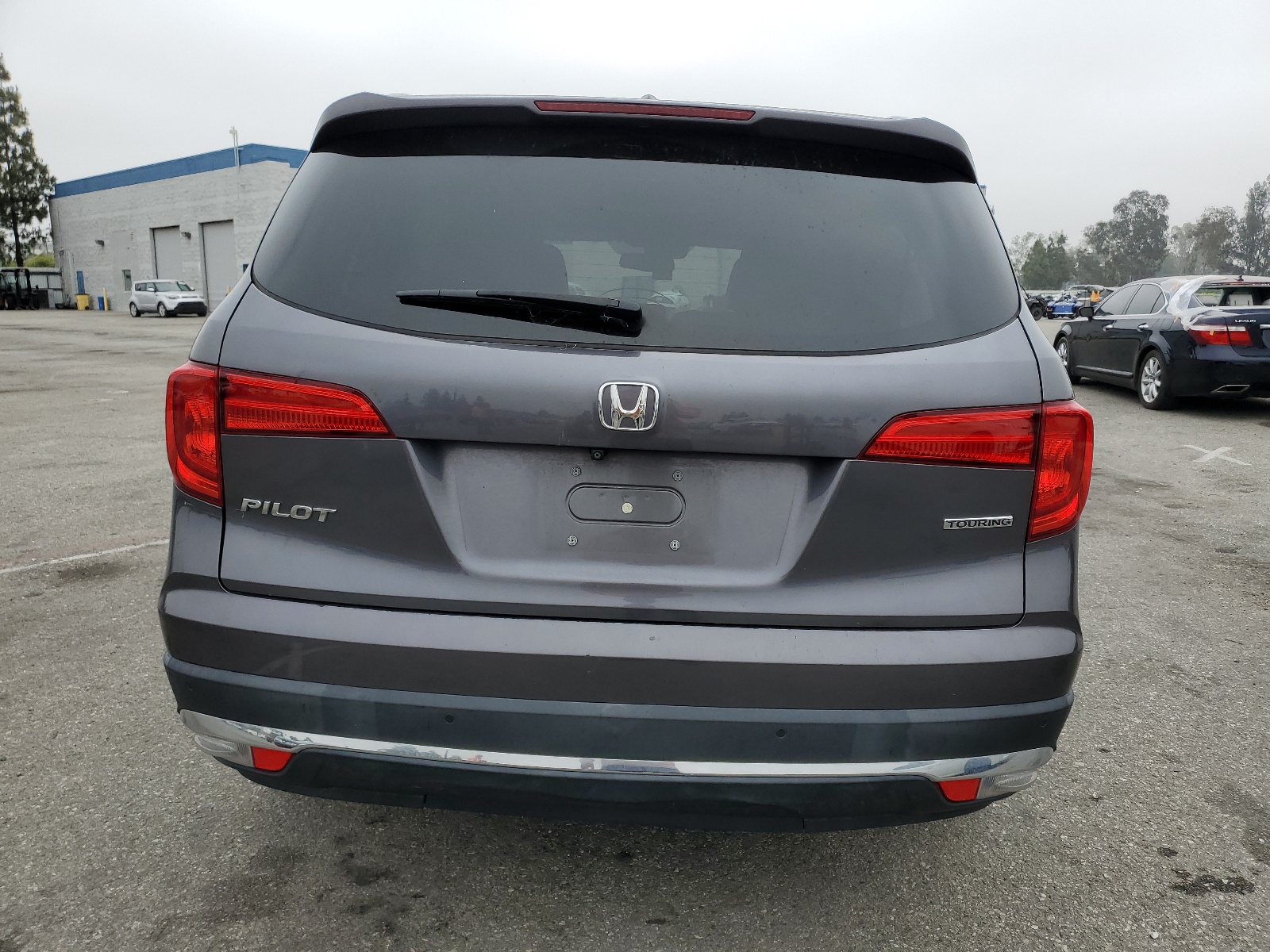 5FNYF5H99HB045694 2017 Honda Pilot Touring