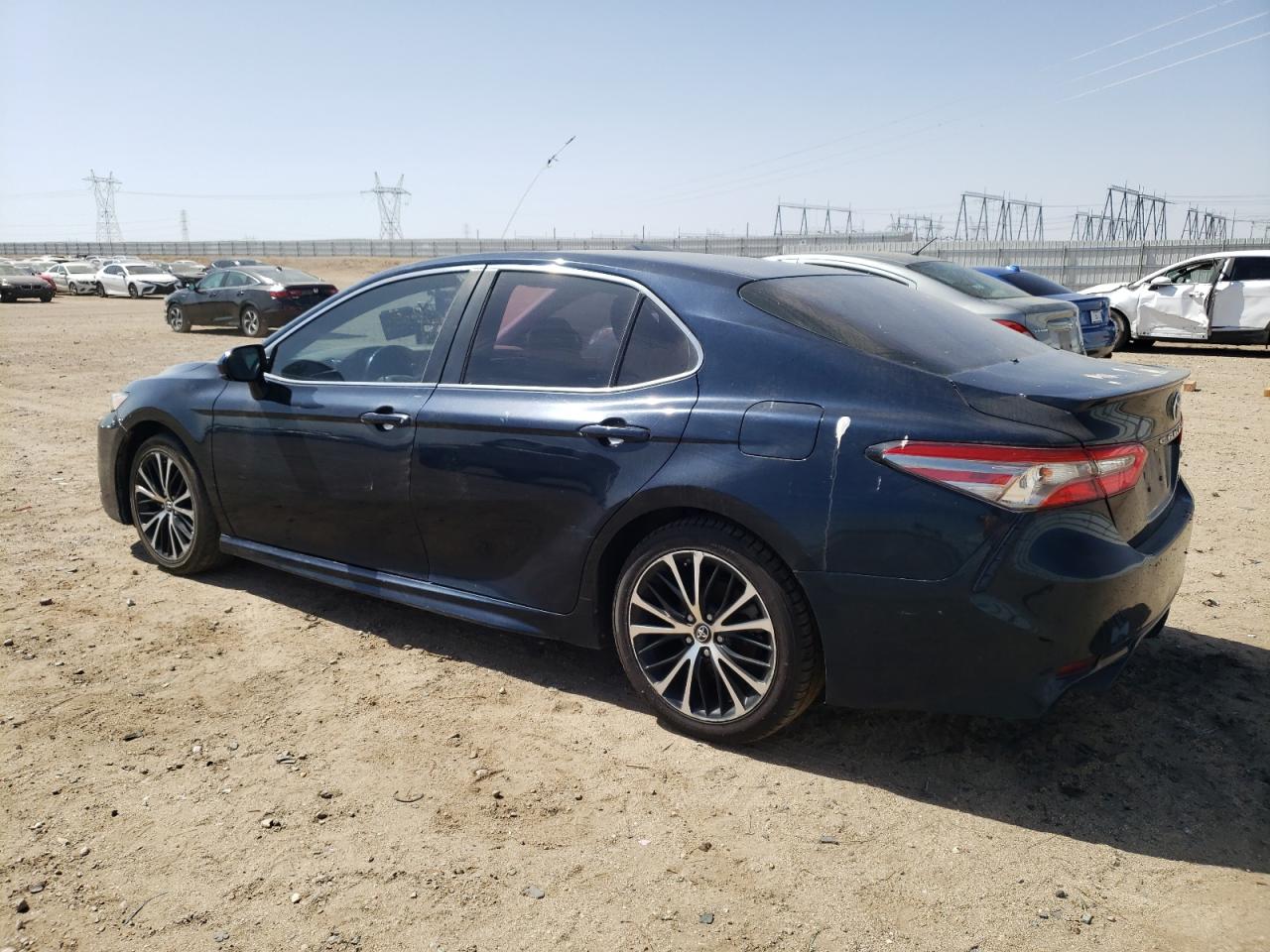 4T1B11HK4JU662994 2018 TOYOTA CAMRY - Image 2