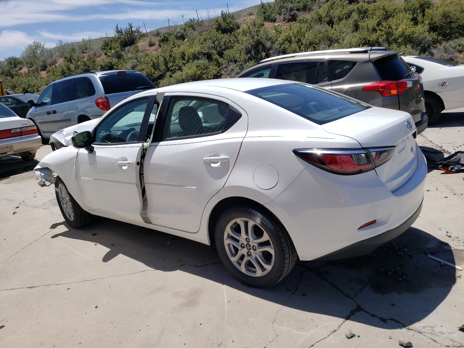 2017 Toyota Yaris Ia vin: 3MYDLBYV7HY167169