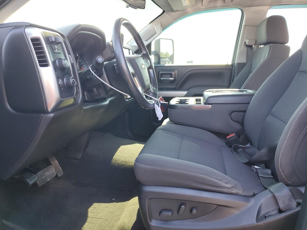 2018 Chevrolet Silverado K1500 Lt VIN: 1GCUKREC5JF157377 Lot: 53803384