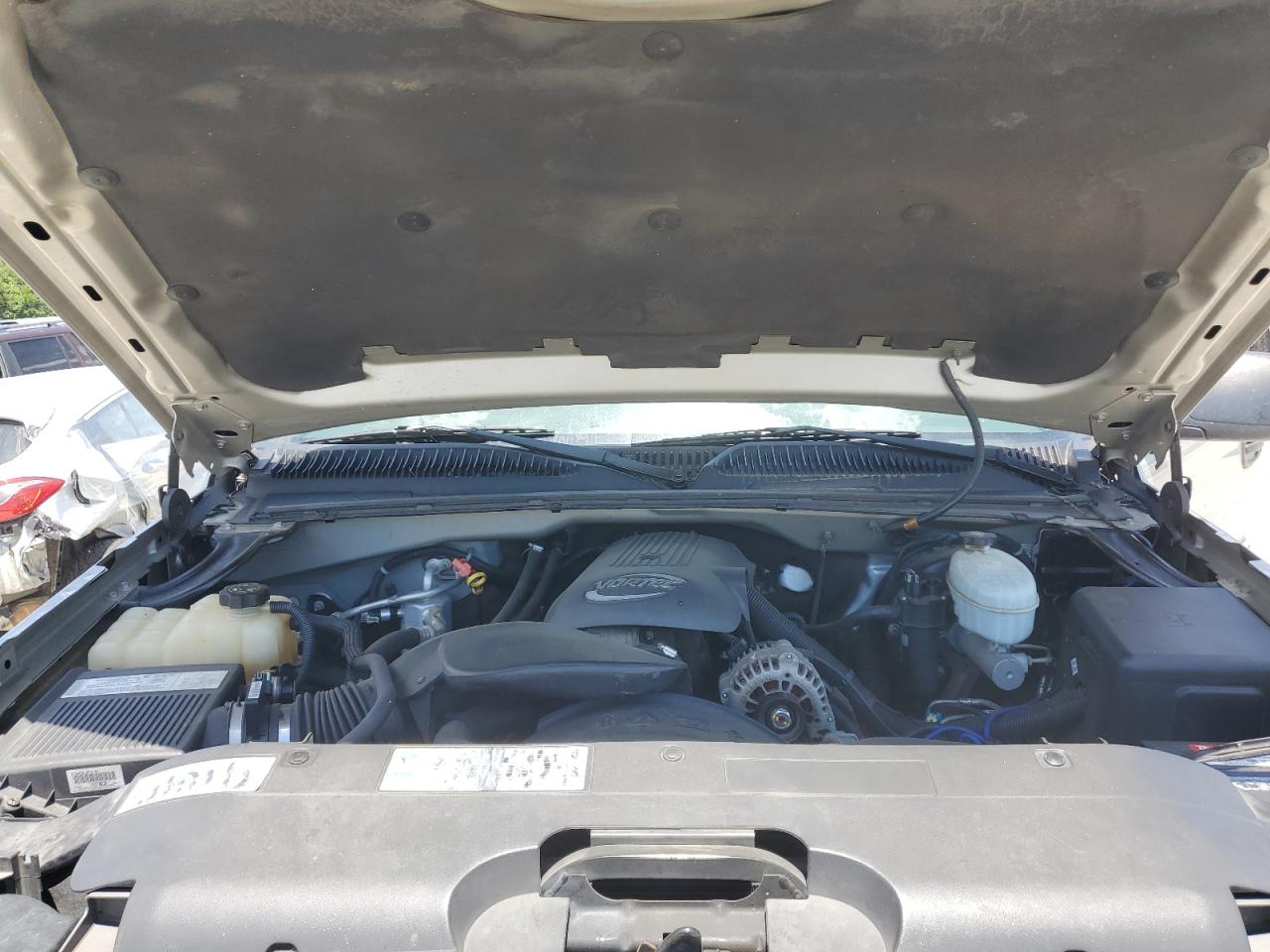 2004 Chevrolet Silverado - Image 11