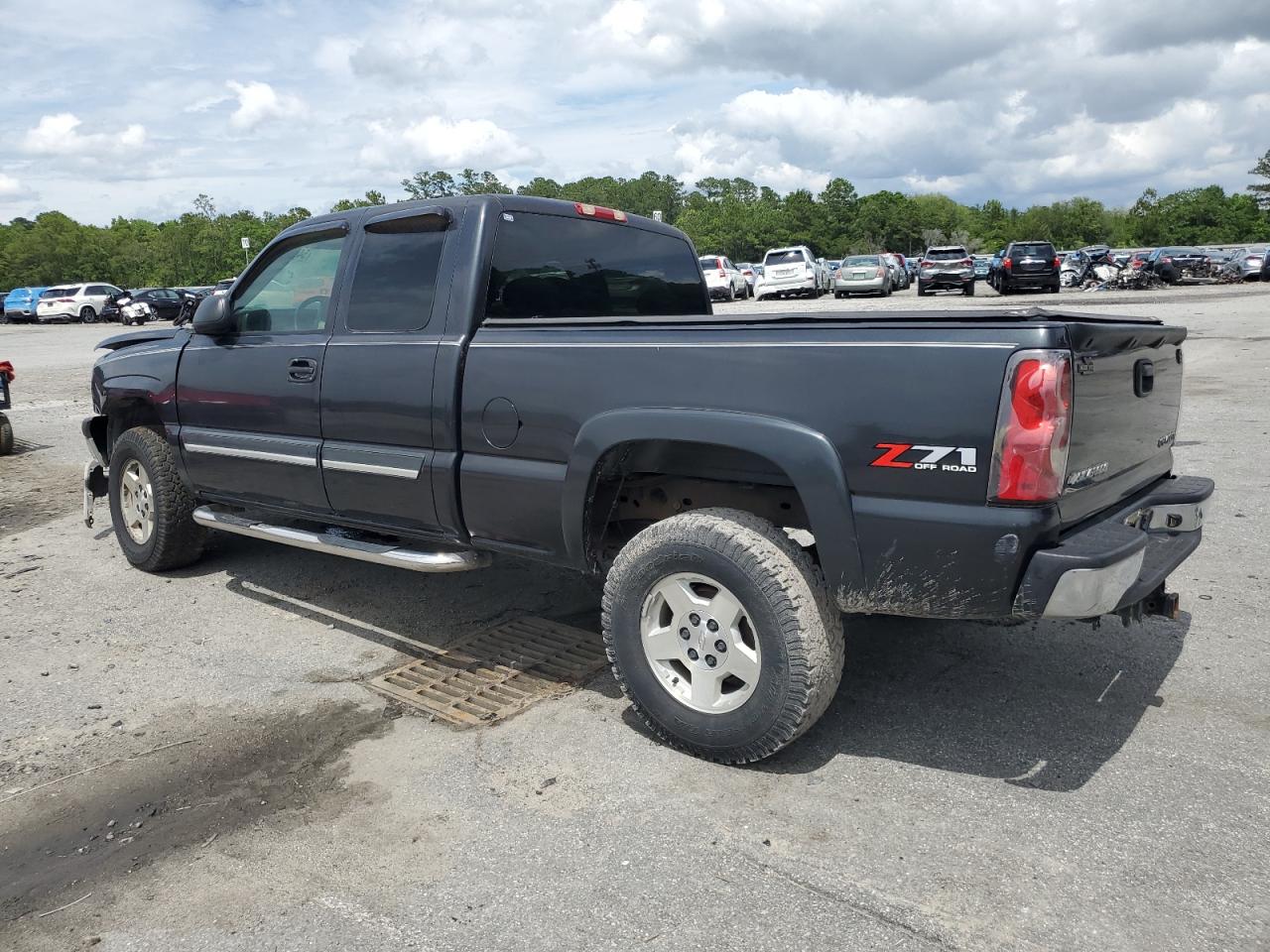 2005 Chevrolet Silverado - Image 2