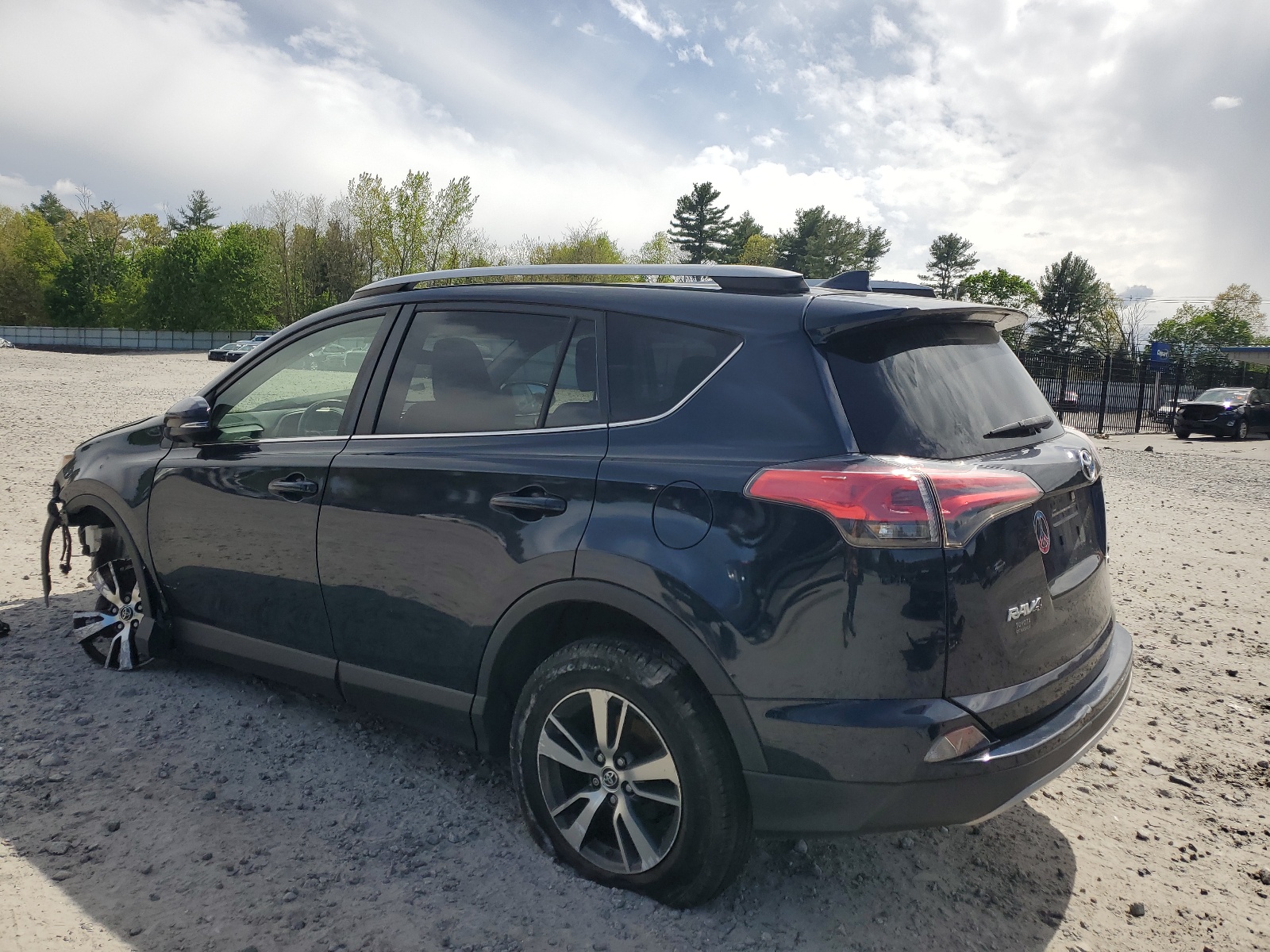 2017 Toyota Rav4 Xle vin: JTMRFREV5HJ712587