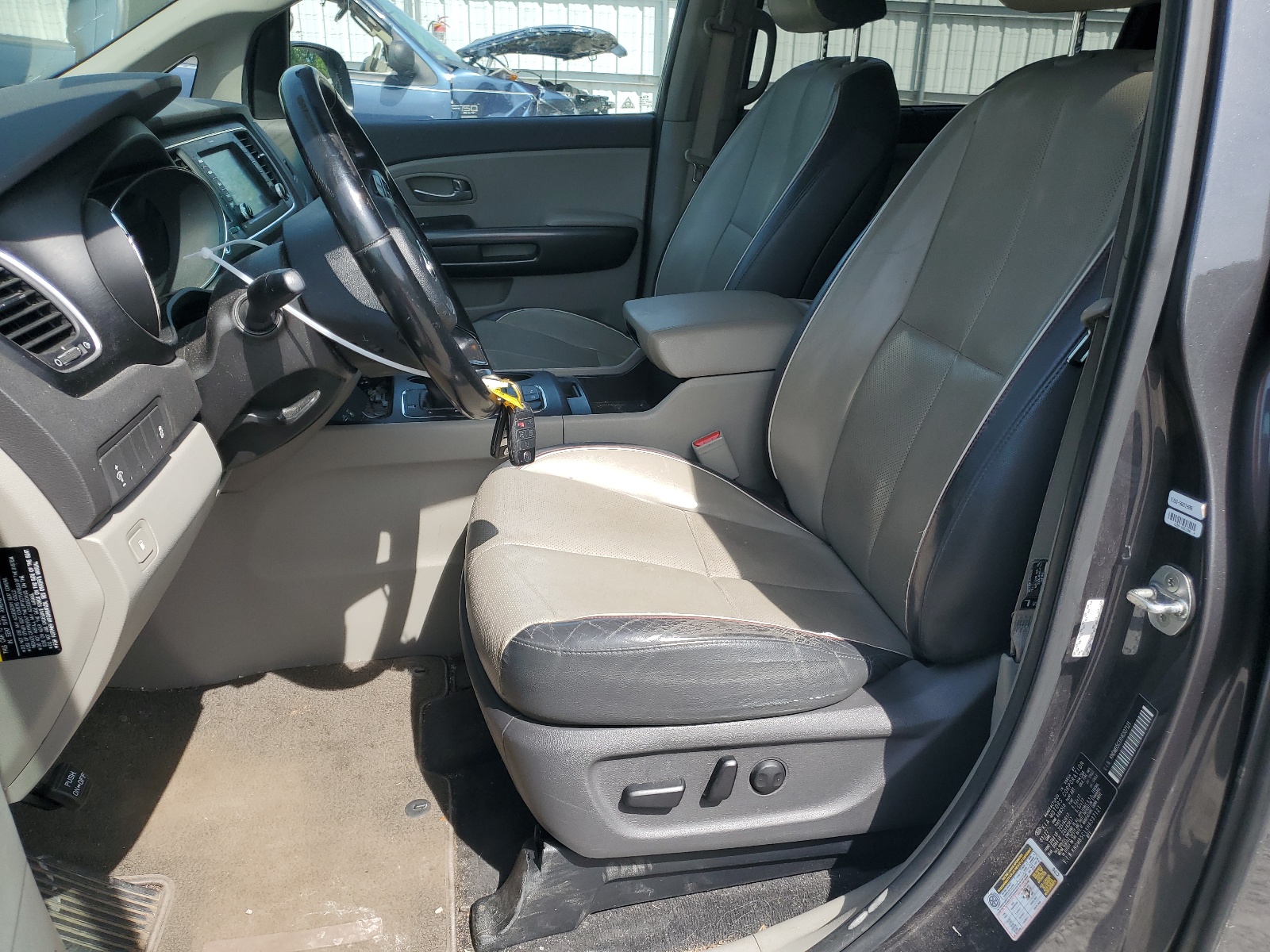 KNDMB5C1XH6337121 2017 Kia Sedona Lx