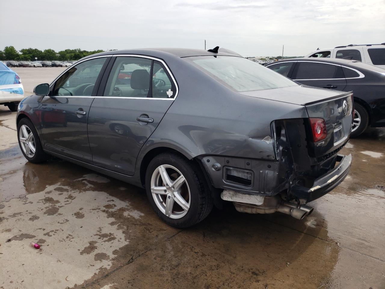 2010 Volkswagen Jetta - Image 2