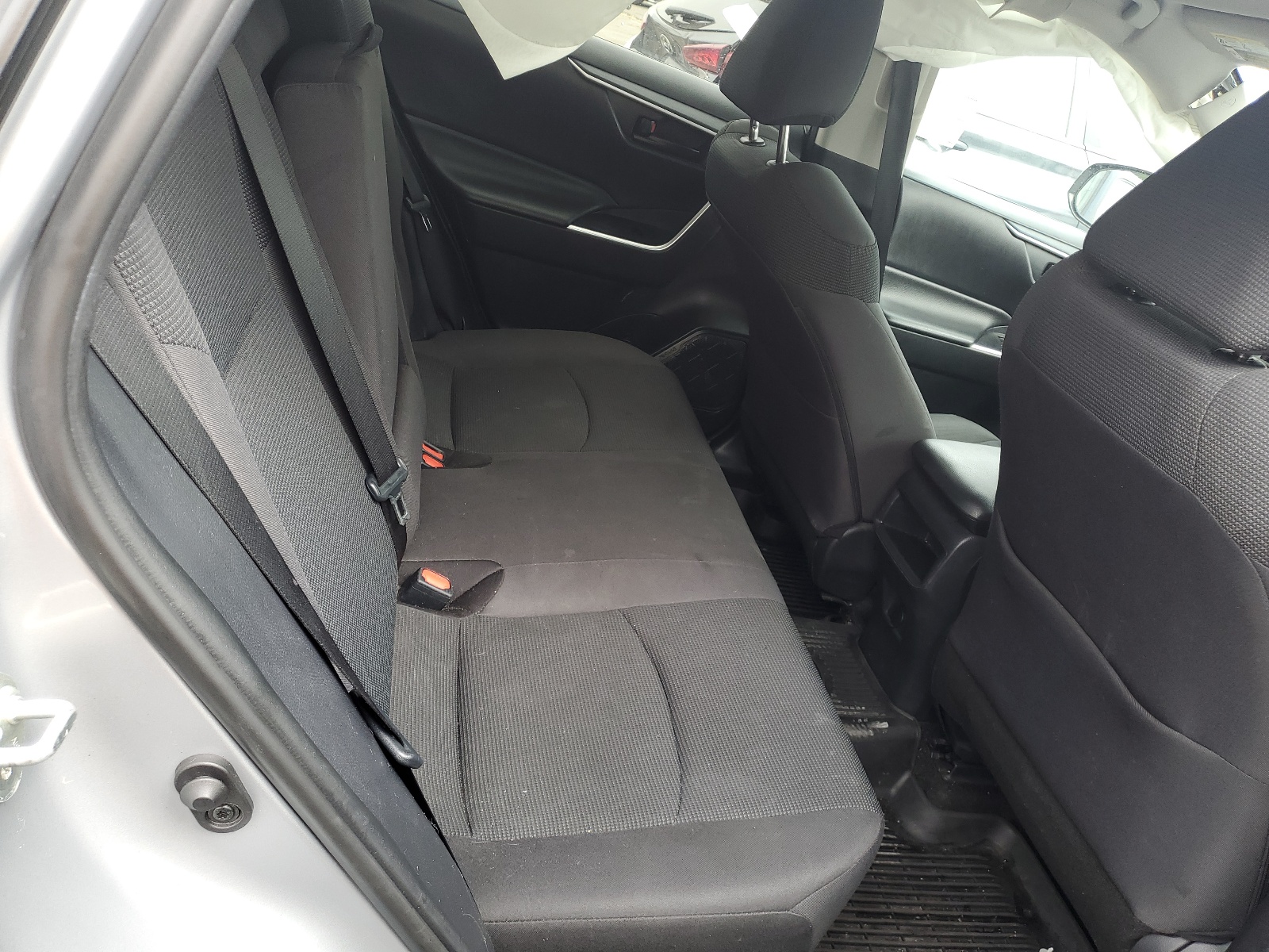 2T3K1RFV6KW011984 2019 Toyota Rav4 Le