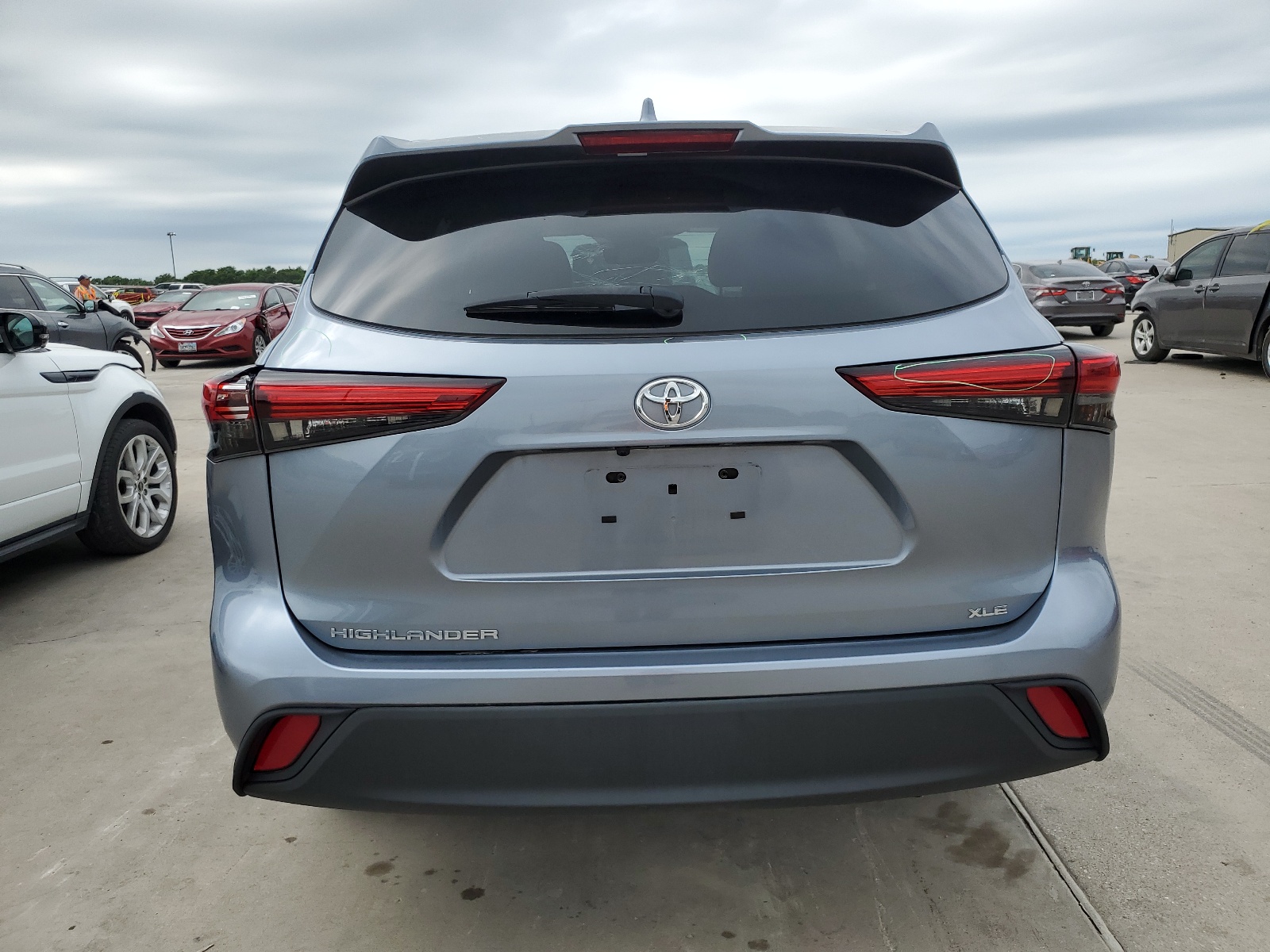 5TDGZRAHXMS062778 2021 Toyota Highlander Xle