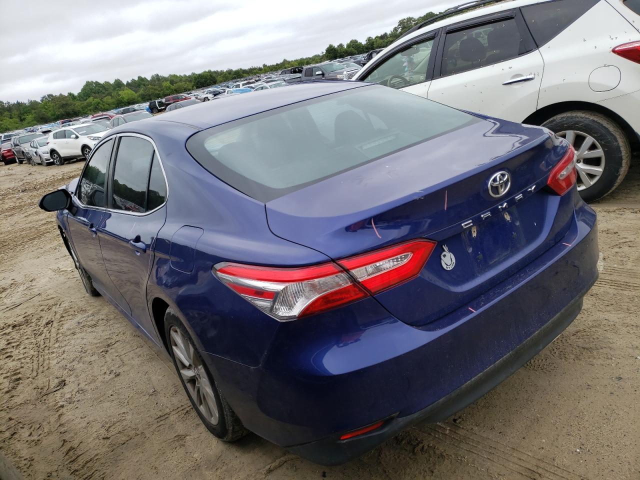 4T1B11HK6JU605907 2018 TOYOTA CAMRY - Image 2