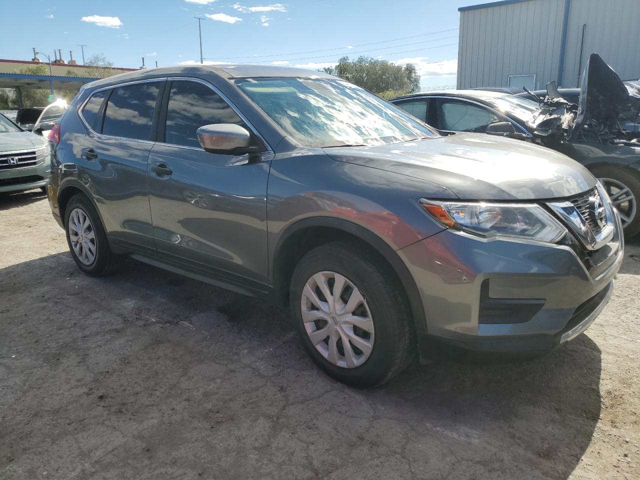 2017 Nissan Rogue - Image 4