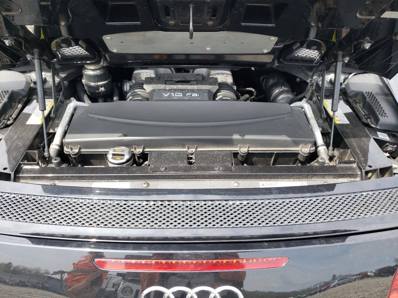 WUAVNAFG5BN000487 2011 Audi R8 5.2 Quattro