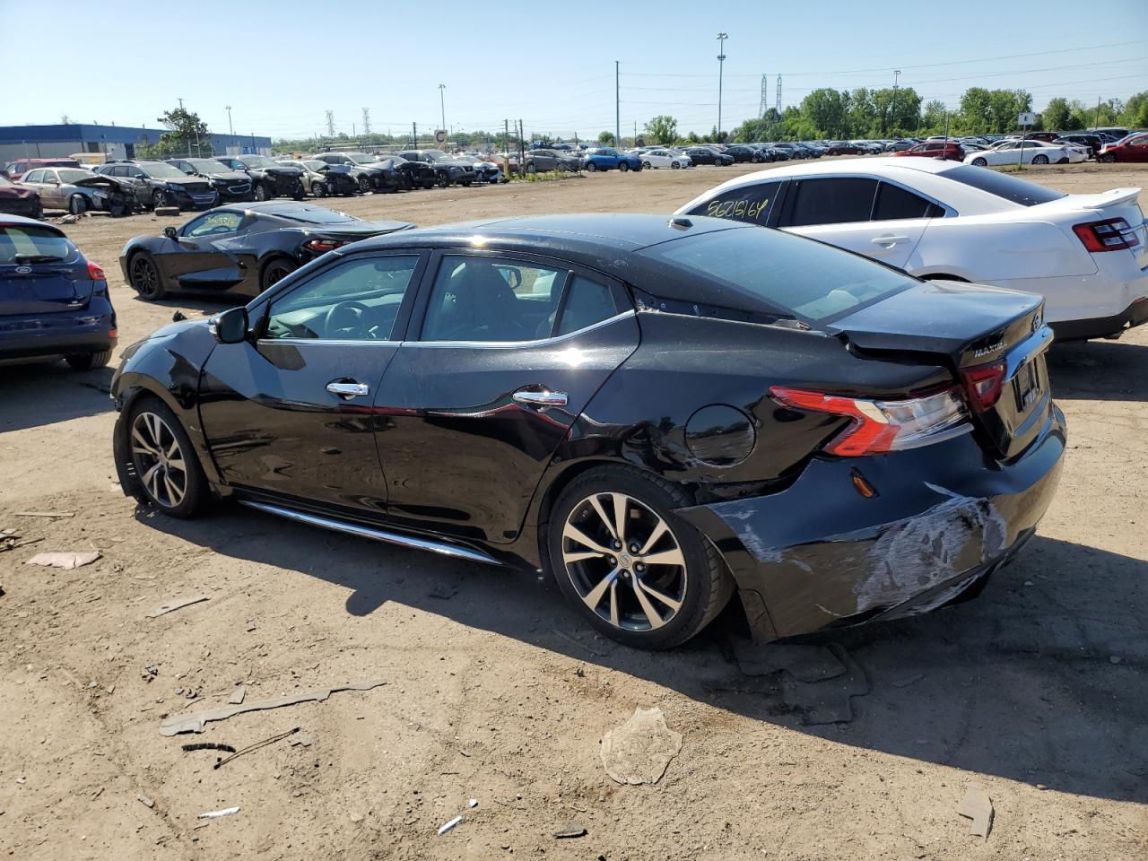 2017 Nissan Maxima - Image 2