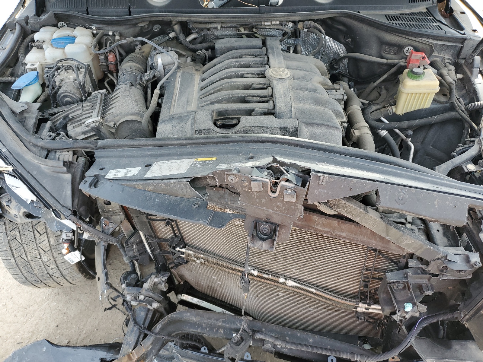 WVGEF9BPXDD013450 2013 Volkswagen Touareg V6