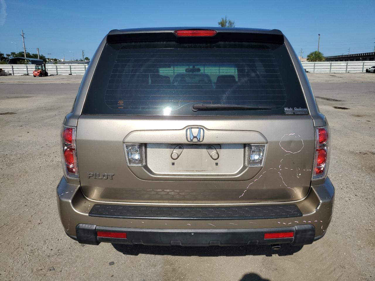 2007 Honda Pilot Lx VIN: 5FNYF28167B018069 Lot: 55813014