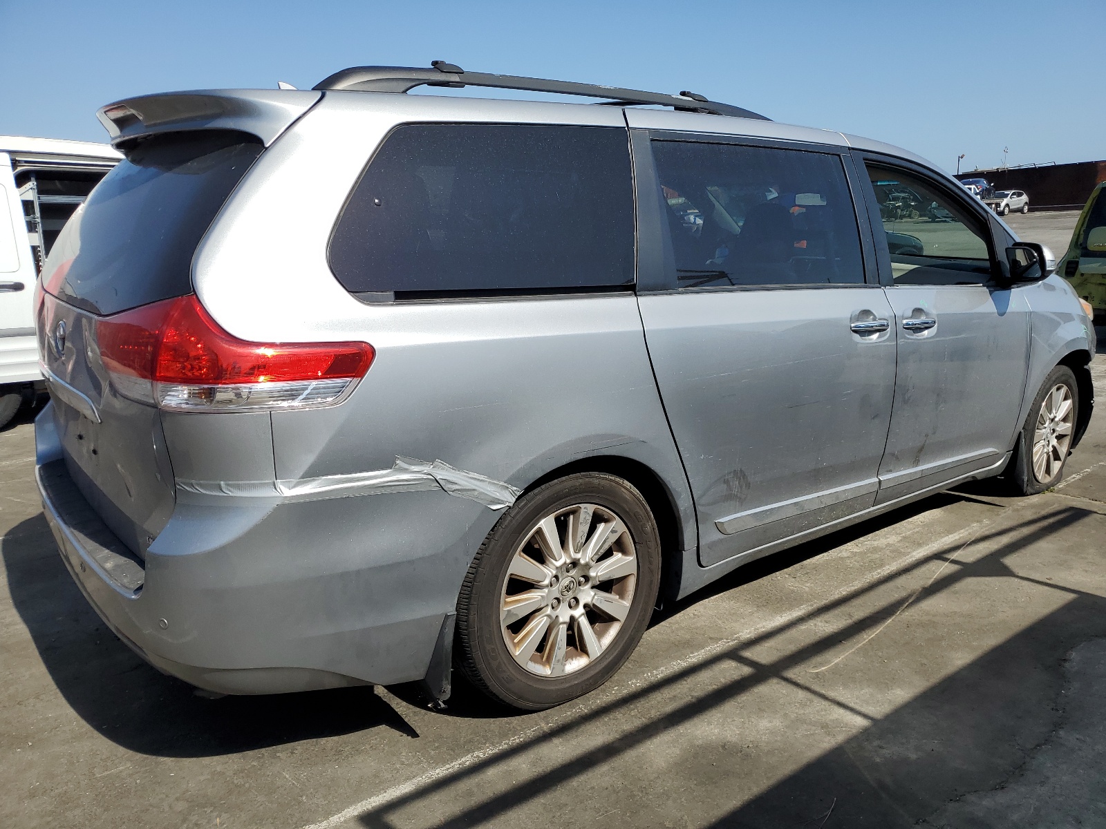 2013 Toyota Sienna Xle vin: 5TDYK3DC7DS394523