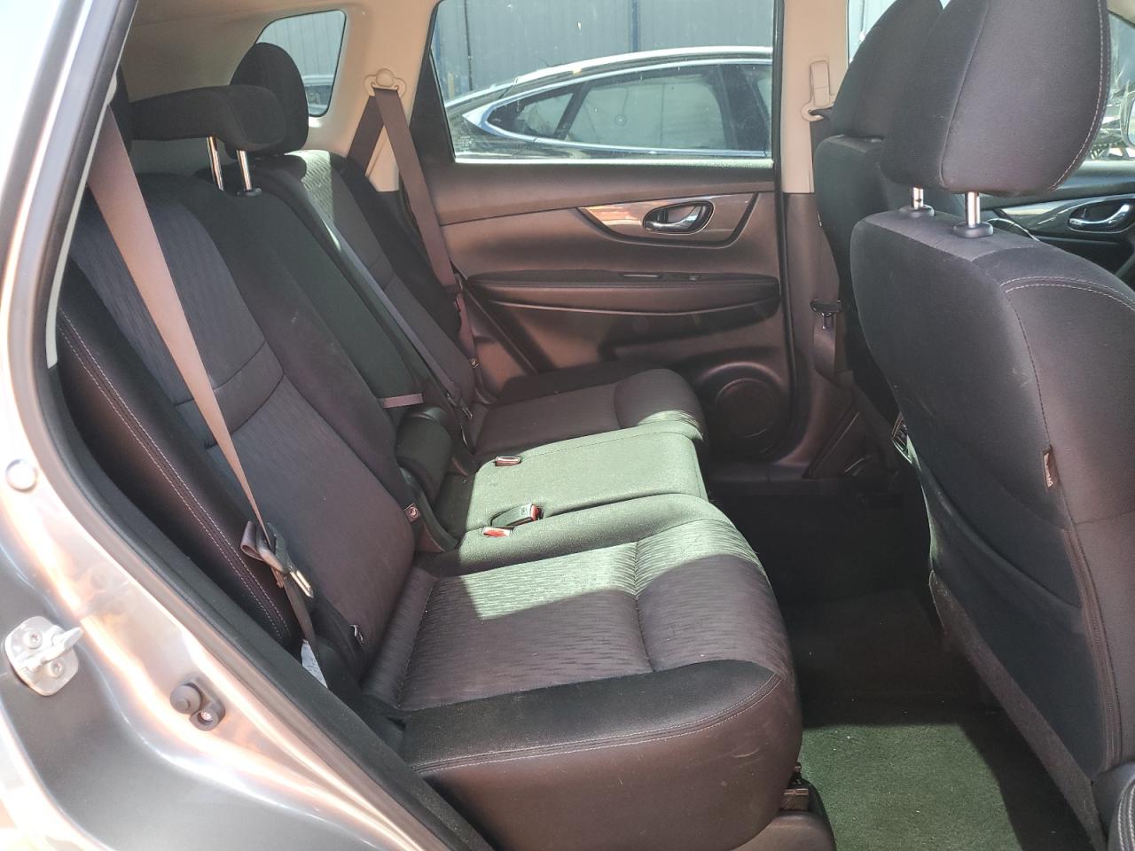 2017 Nissan Rogue - Image 10