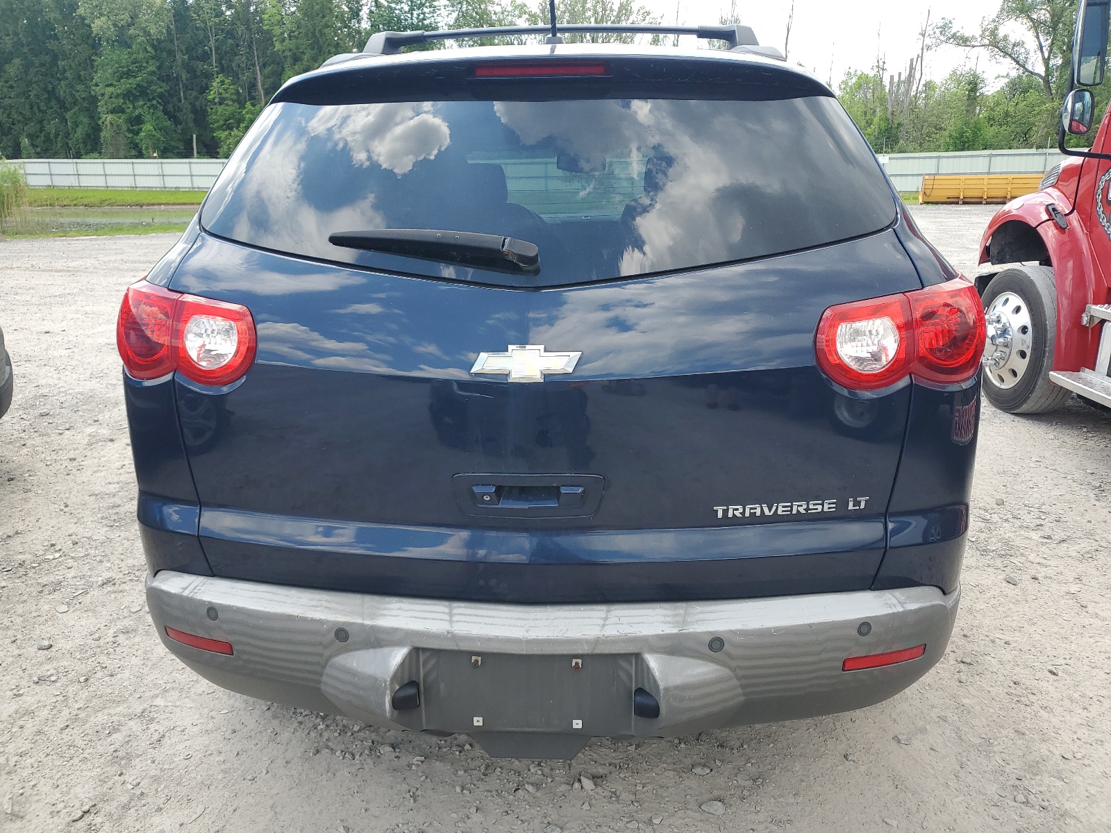 1GNKRJED0BJ385418 2011 Chevrolet Traverse Lt