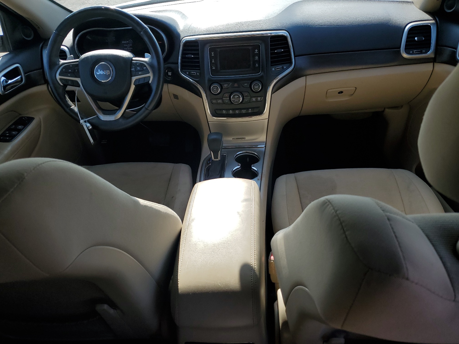 1C4RJFAGXHC682916 2017 Jeep Grand Cherokee Laredo