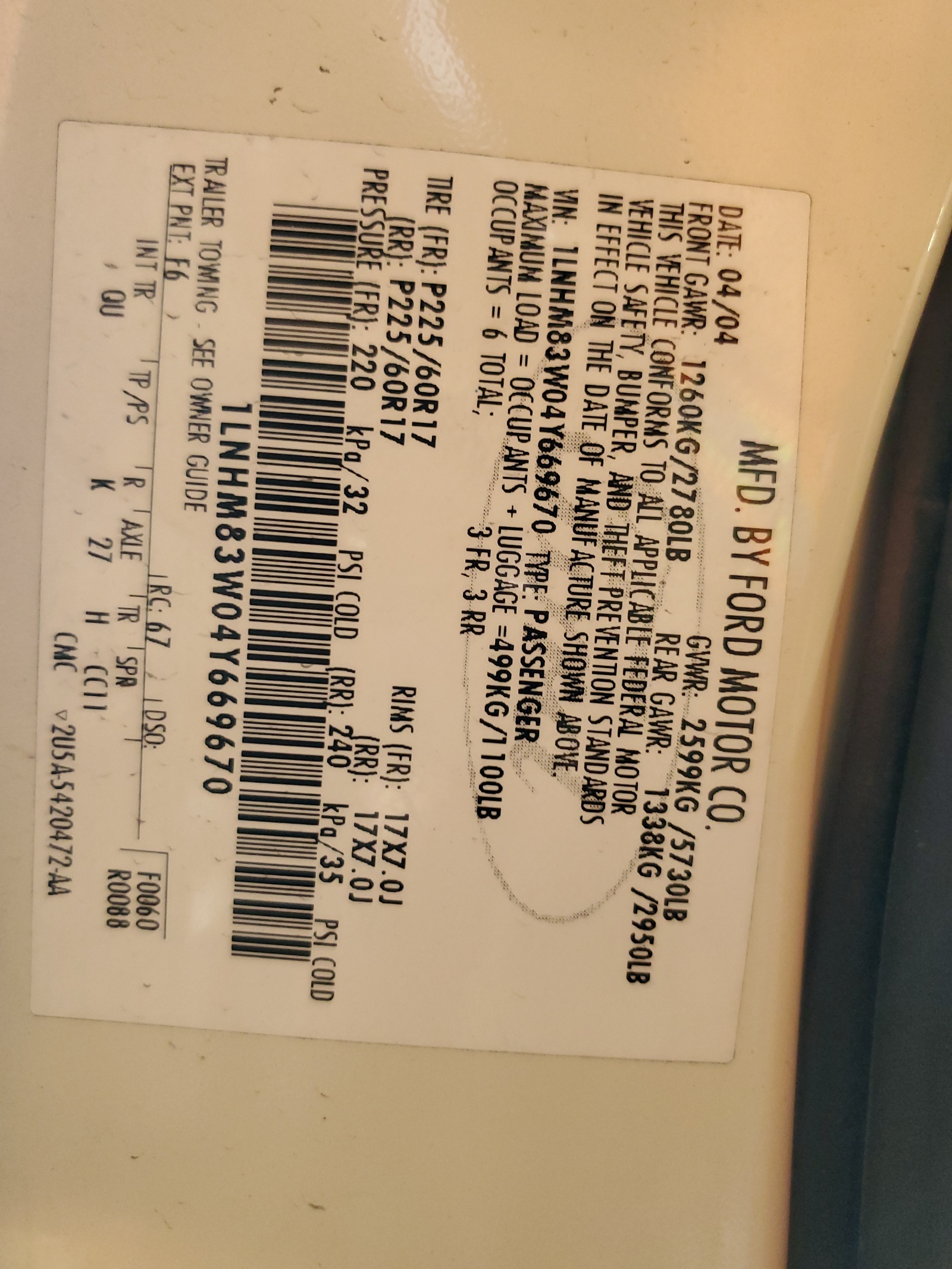 1LNHM83W04Y669670 2004 Lincoln Town Car Ultimate