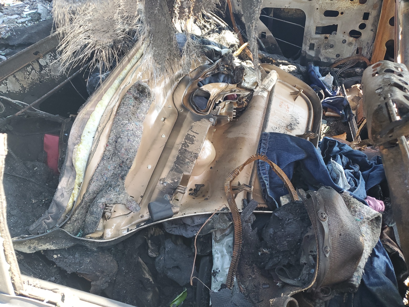 2FAFP74W0WX117445 1998 Ford Crown Victoria Lx